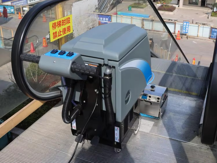 扶梯清洗机.jpg