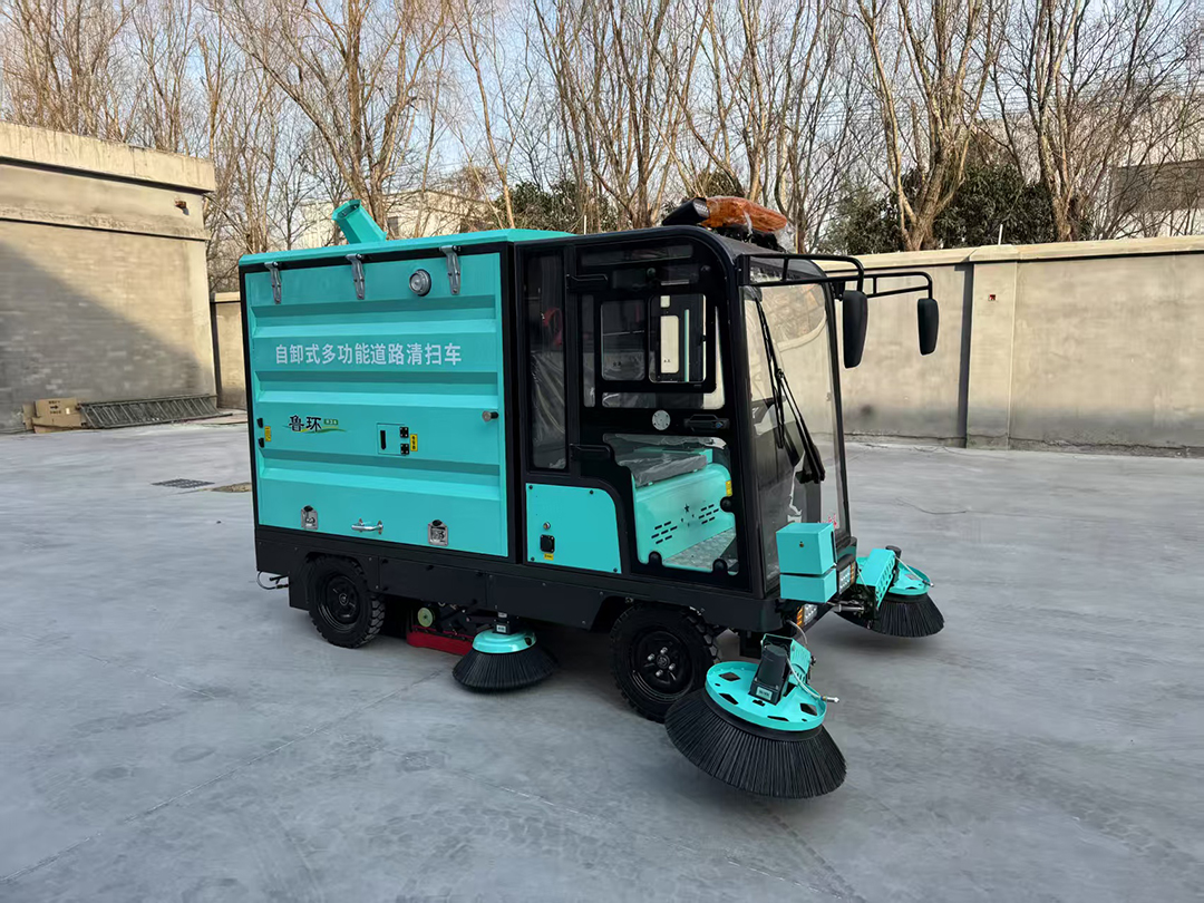 全封闭驾驶式扫地机 (3).jpg